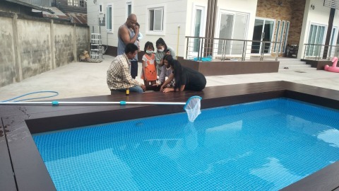 รับดุแลสระว่ายน้ำ